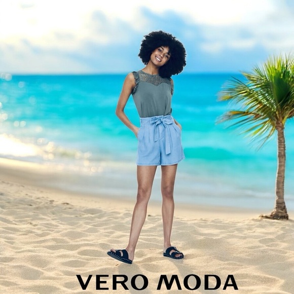 Vero Moda, Light Blue Paperbag Shorts – Size L - Picture 1 of 9